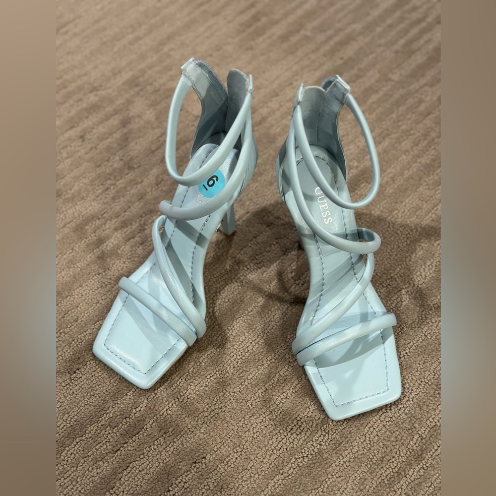 🆕🩵GUESS Sandals heels light blue